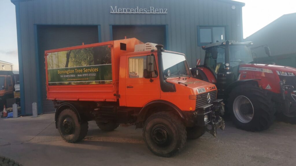 latest used forestry equipment for sale - Unimog 1650 set up for tree work with chip box and front mount  Deucker HF250 10” chipper
