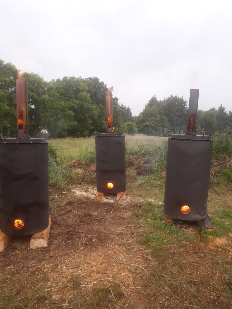 The Hookway Retort is intended for anyone who requires a regular supply of top quality charcoal, from black smiths to small businesses and from eco gardeners to the serious barbecuer!