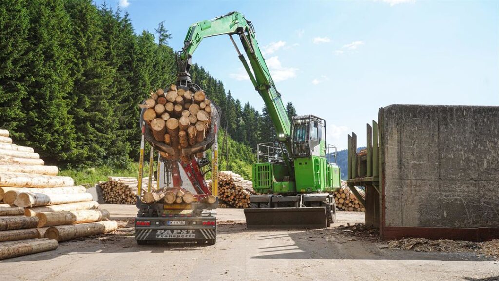A real all-round machine that is also suitable for unloading trucks and feeding the saw.