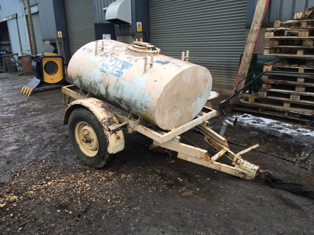 used equipment list - 1000 litre water bowser- galvanised tank and suspension axle. Just needs a nice coat of paint.
