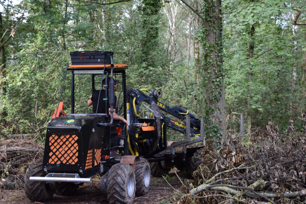 Ground clearance on the Logbullet is not just a small area in the middle of the machine, but a large area to easily facilitate driving over obstacles. 