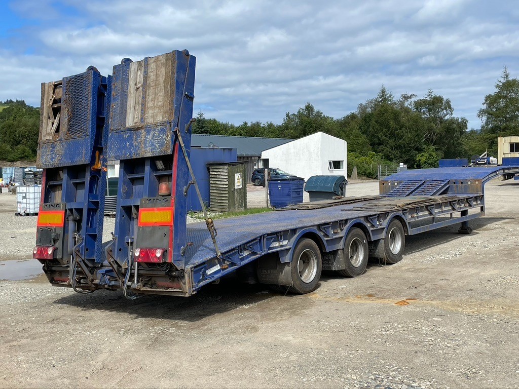 Used King GTS 44/3 Tri-axle Low loader trailer for sale