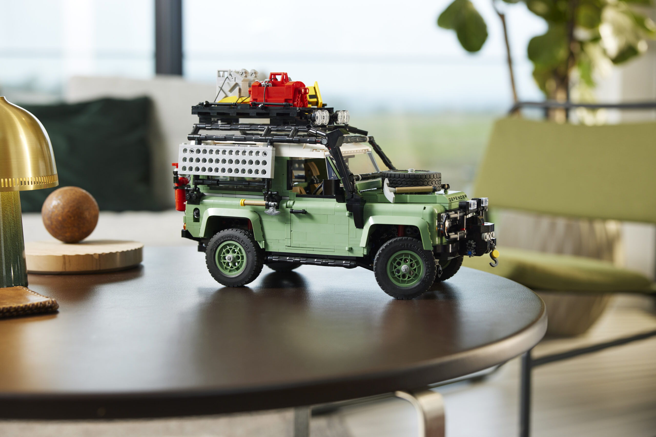 LEGO® Land Rover Defender 90.