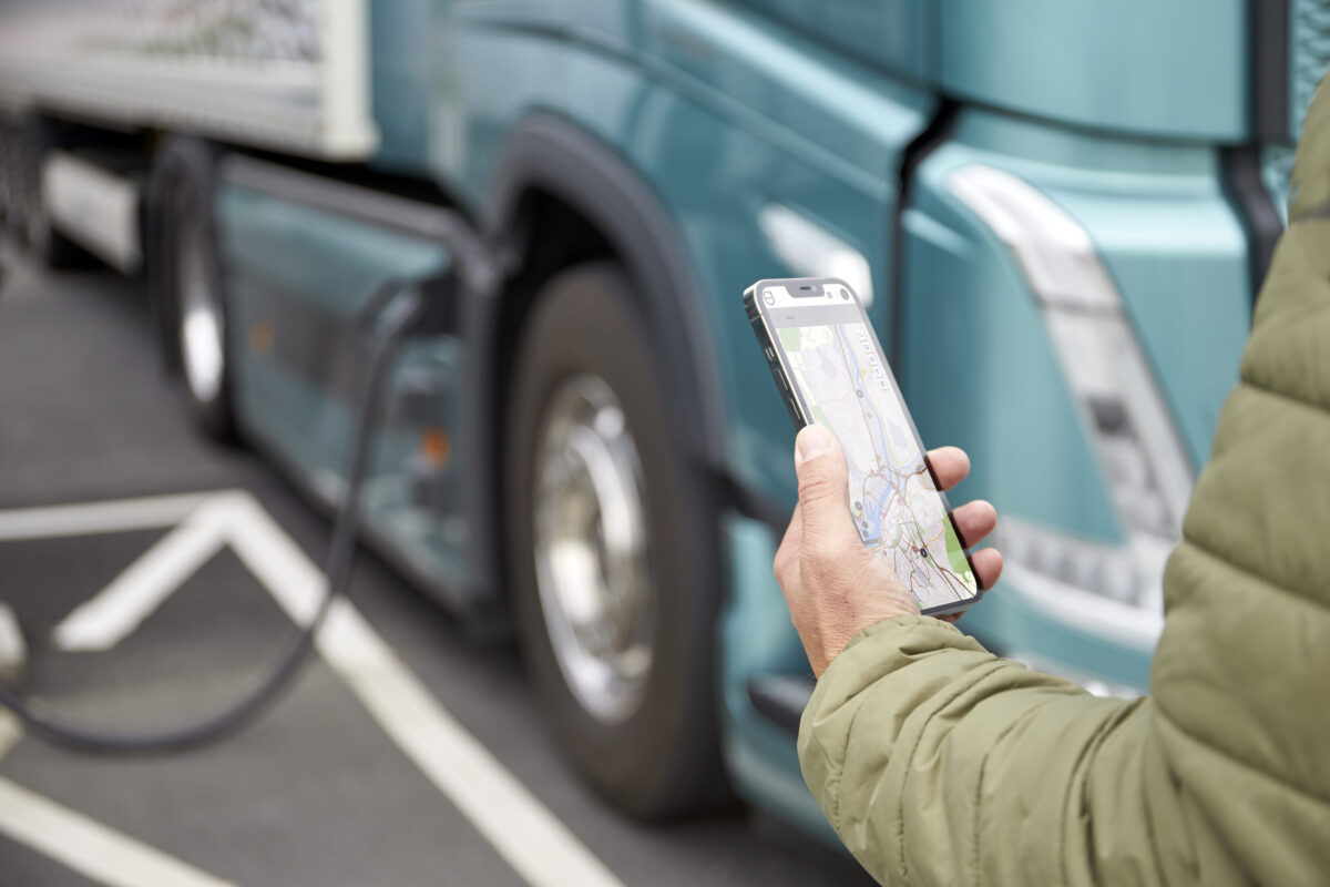 Breakthrough for fast charging of electric trucks – Volvo Trucks launches new service