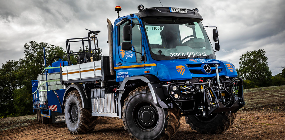 Planting trees efficiently with the Unimog U 530 implement carrier