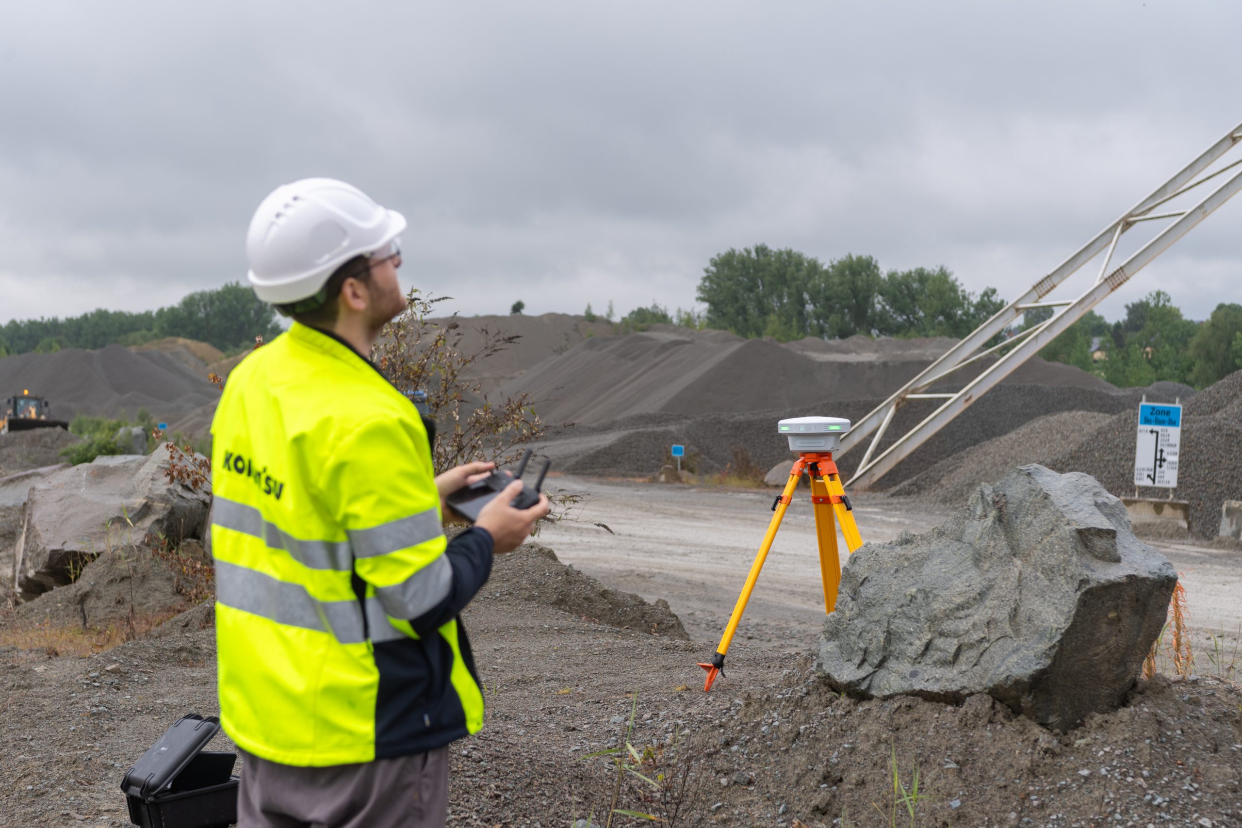 87885_Edge 2 launch - in field Komatsu