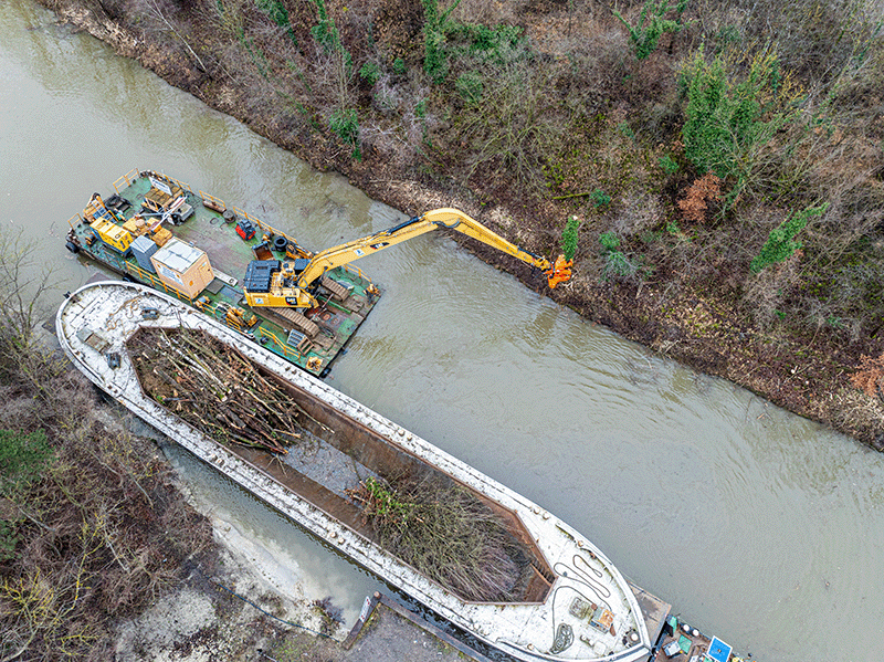 machine combination Woodcracker® C550 and the CAT long-arm excavator 4 machine combination Woodcracker® C550 and the CAT long-arm excavator 4